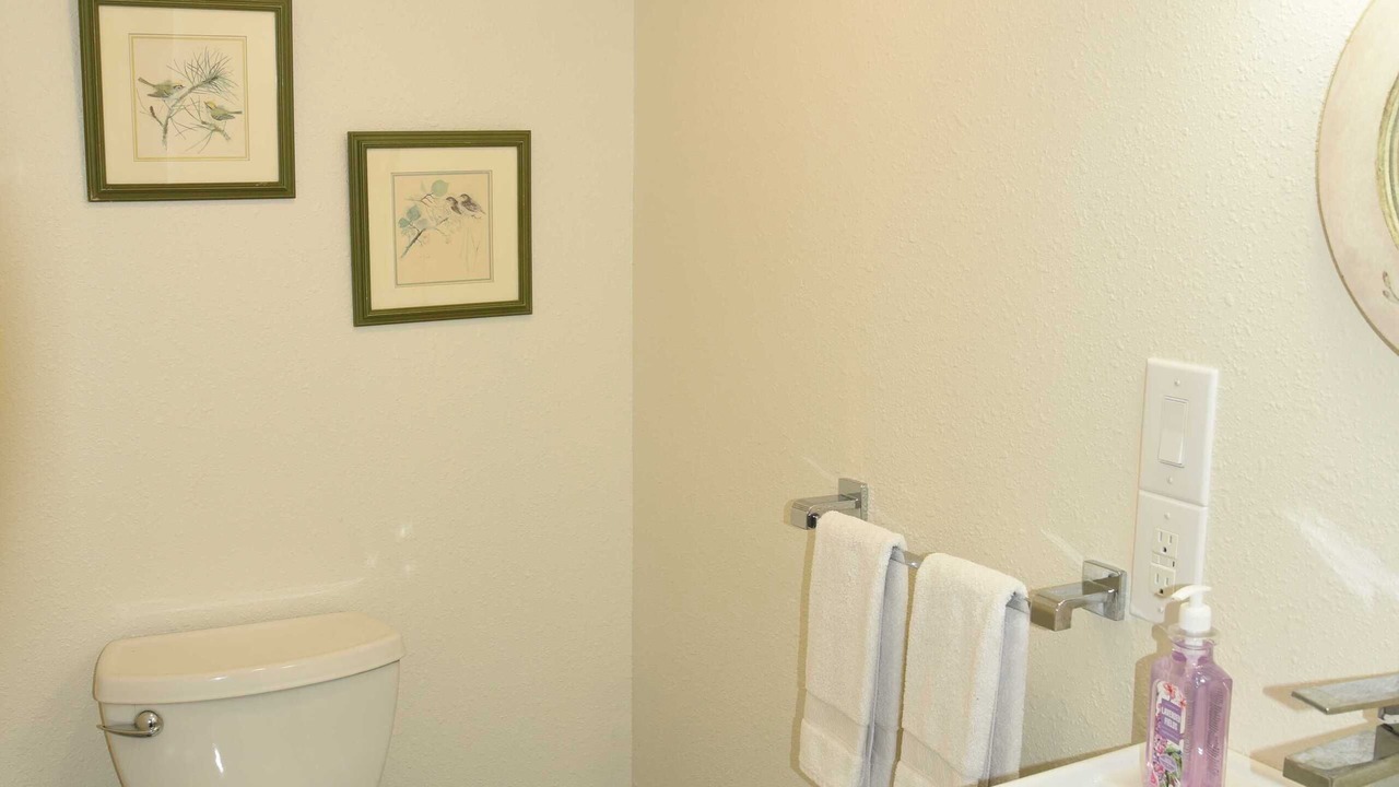 Photo of Bathroom in Elmaton