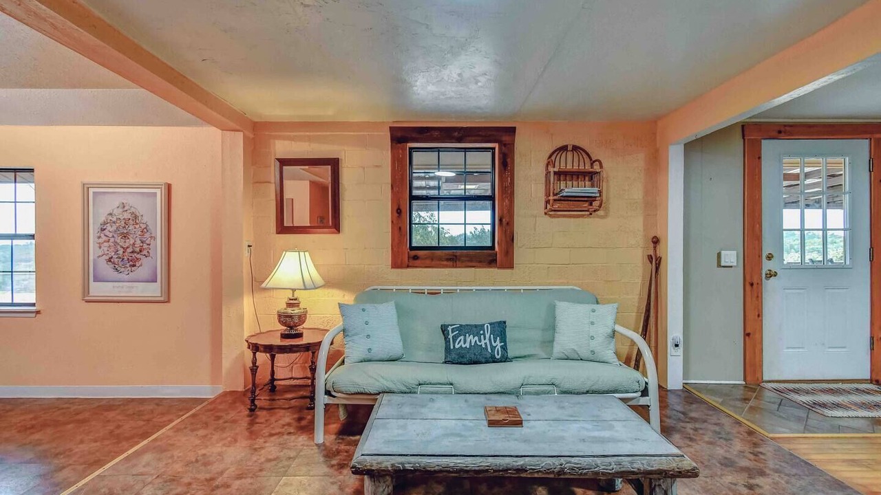 Photo of Livingroom in Glen Rose