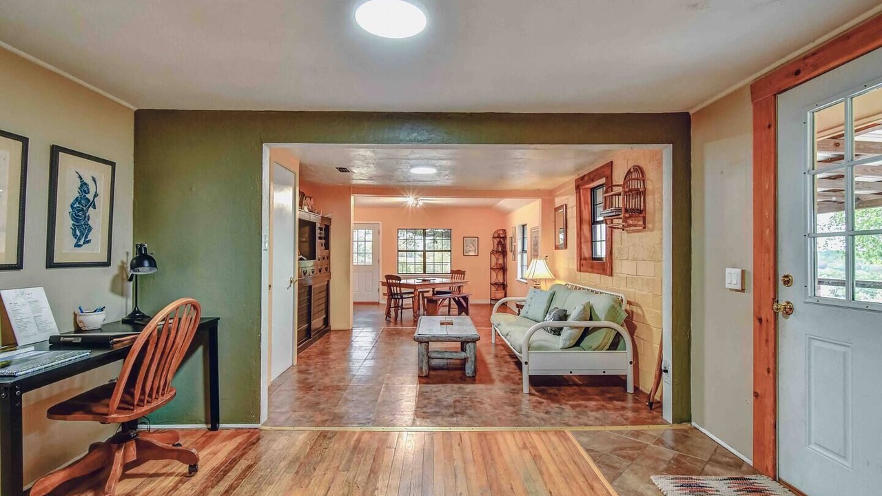 Photo of Livingroom in Glen Rose