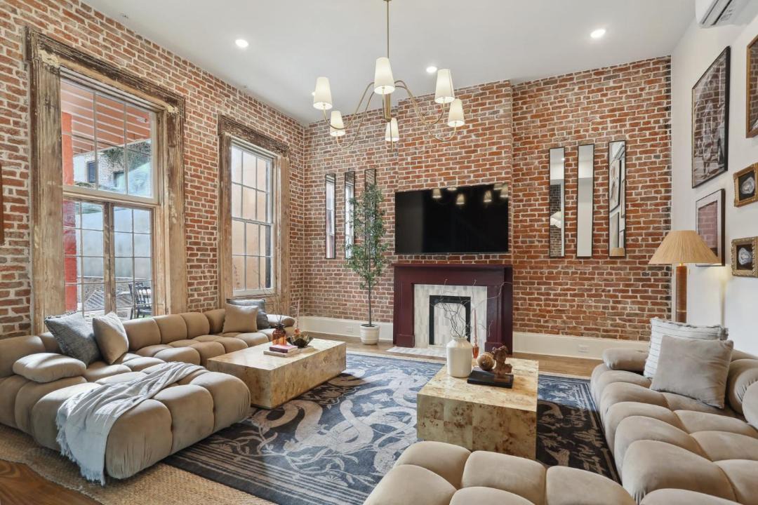 Photo of Livingroom in Arts/Warehouse District