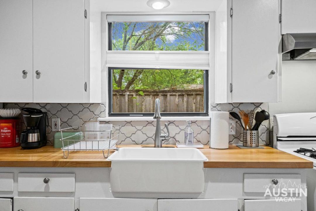 Photo of Kitchen in East Cesar Chavez
