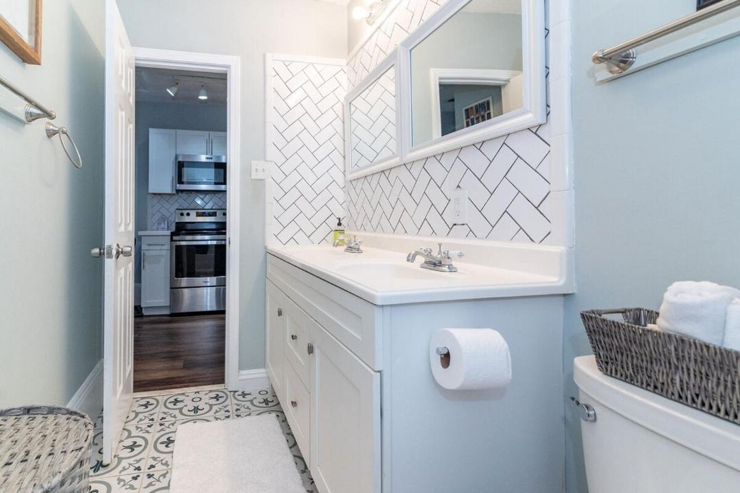 Photo of Bathroom in Irish Channel