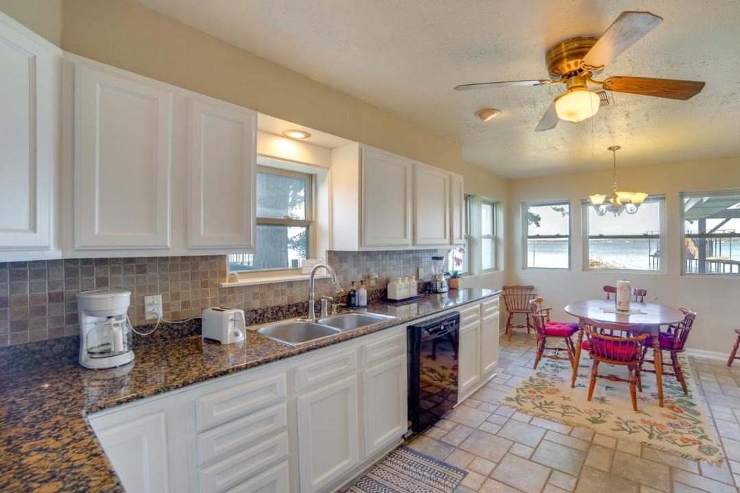 Photo of Kitchen in Cedar Creek Reservoir