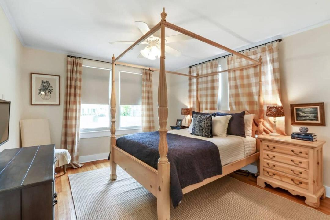 Photo of Bedroom in Mid City South