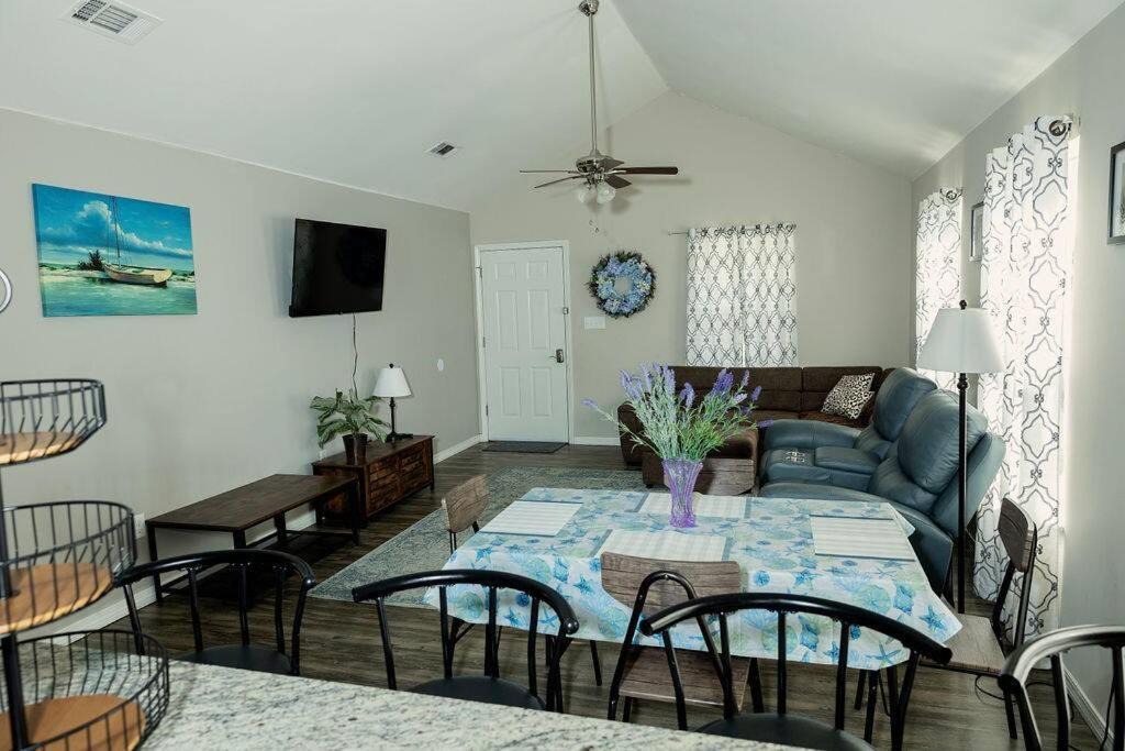 Photo of Livingroom in Biloxi