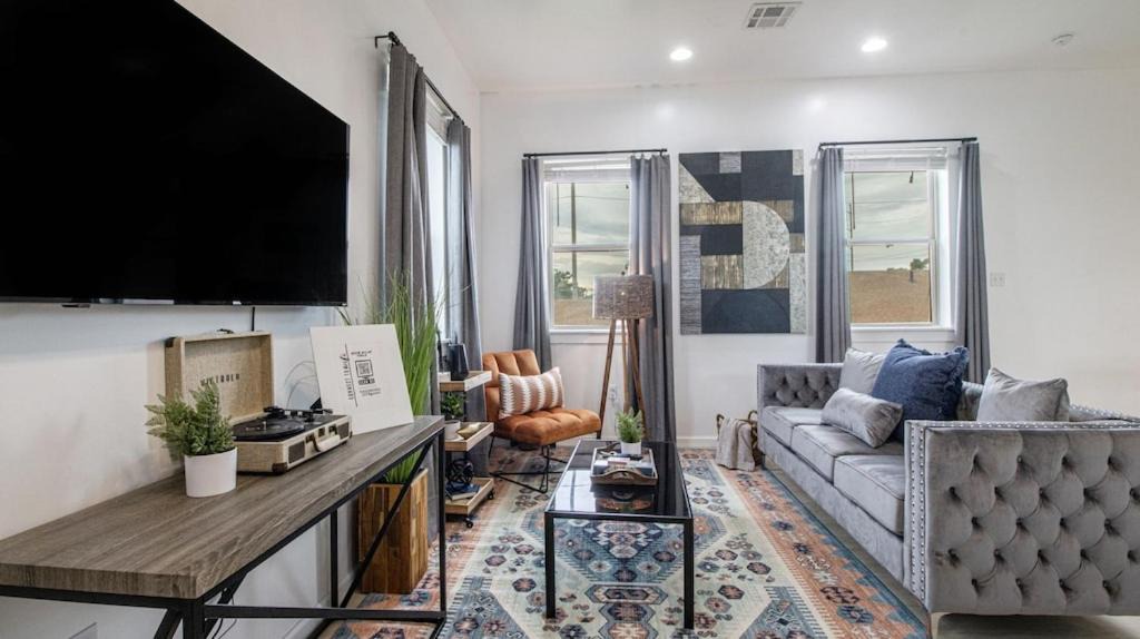 Photo of Livingroom in Central City
