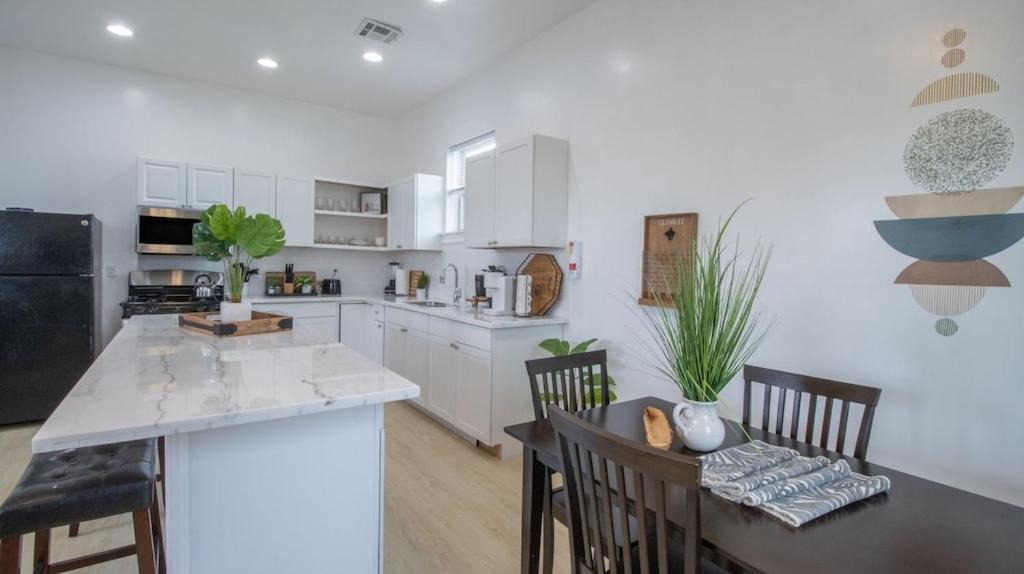 Photo of Livingroom in Central City