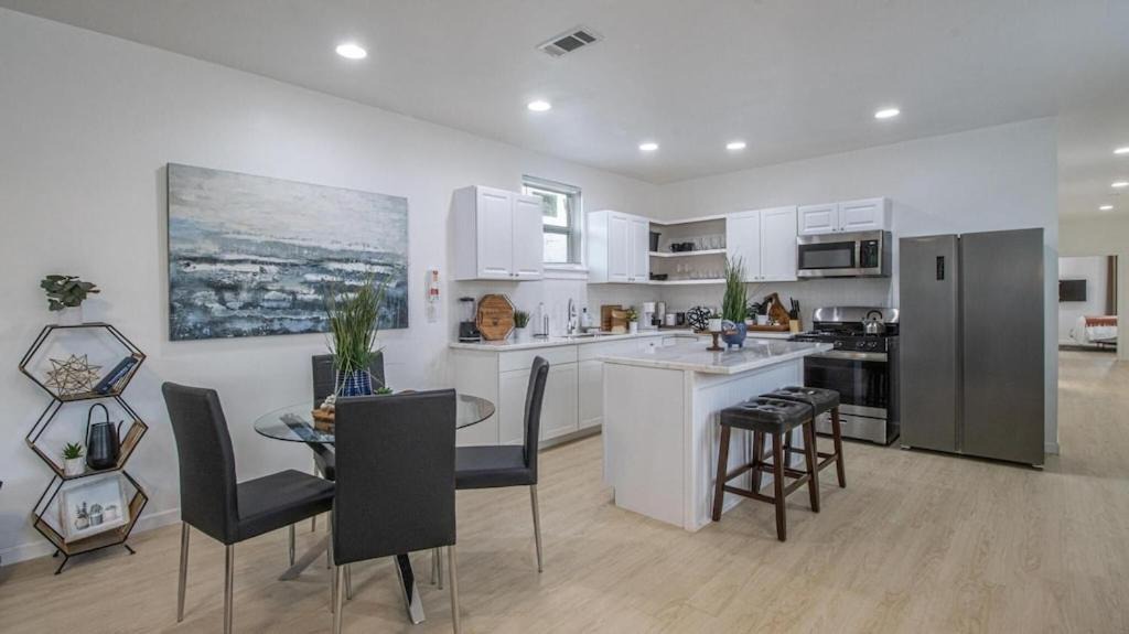 Photo of Livingroom in Central City
