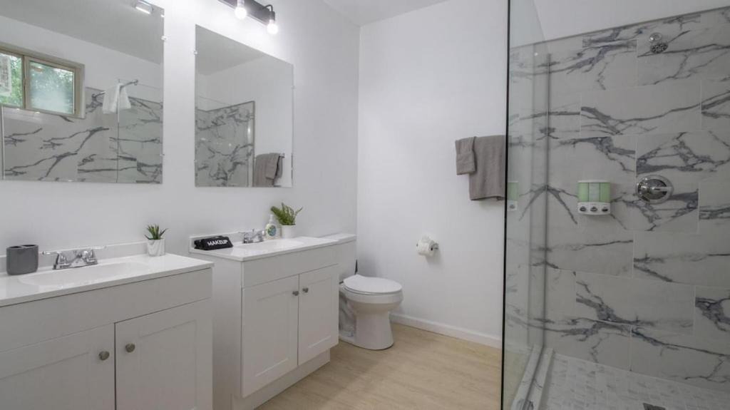 Photo of Bathroom in Central City