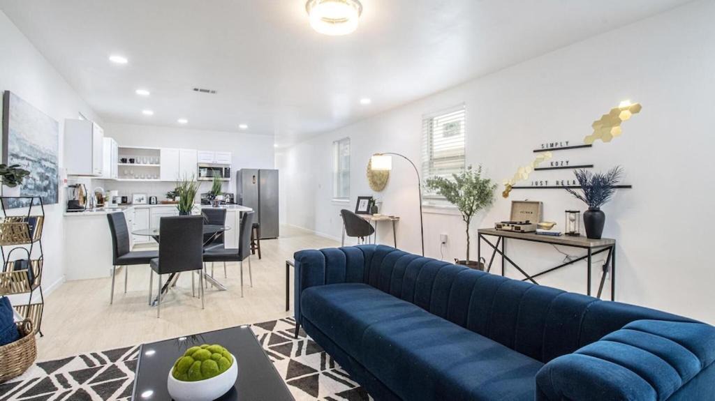 Photo of Livingroom in Central City