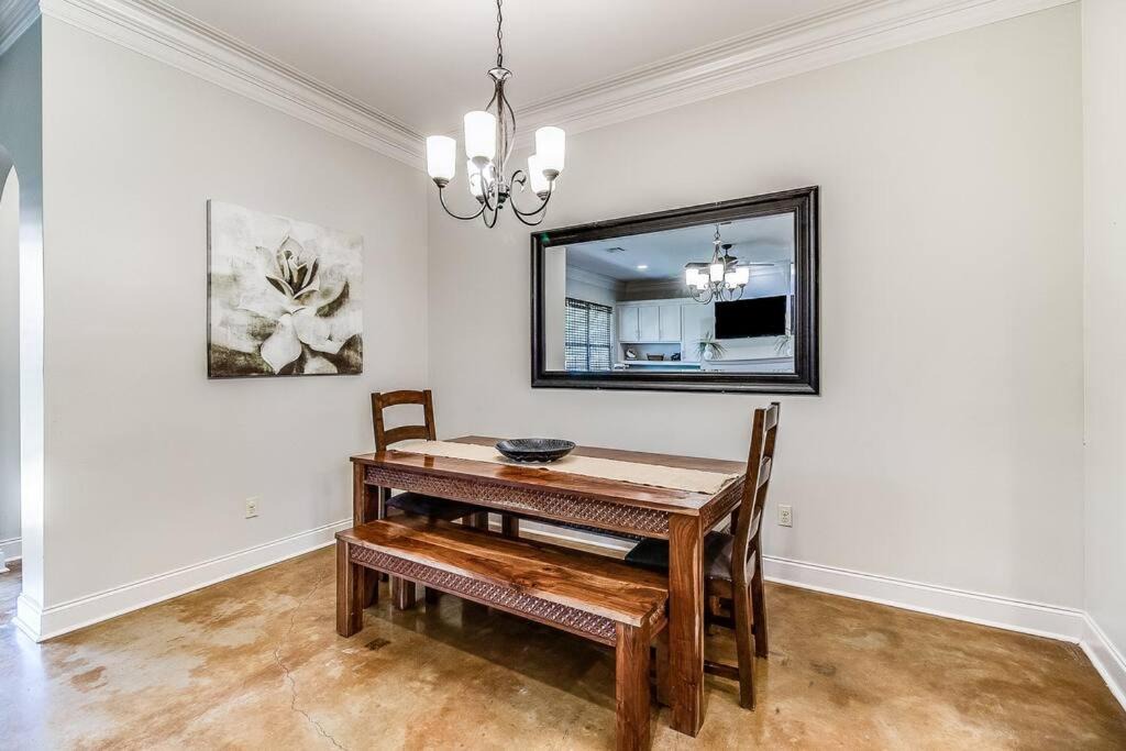 Photo of Livingroom in Lafayette