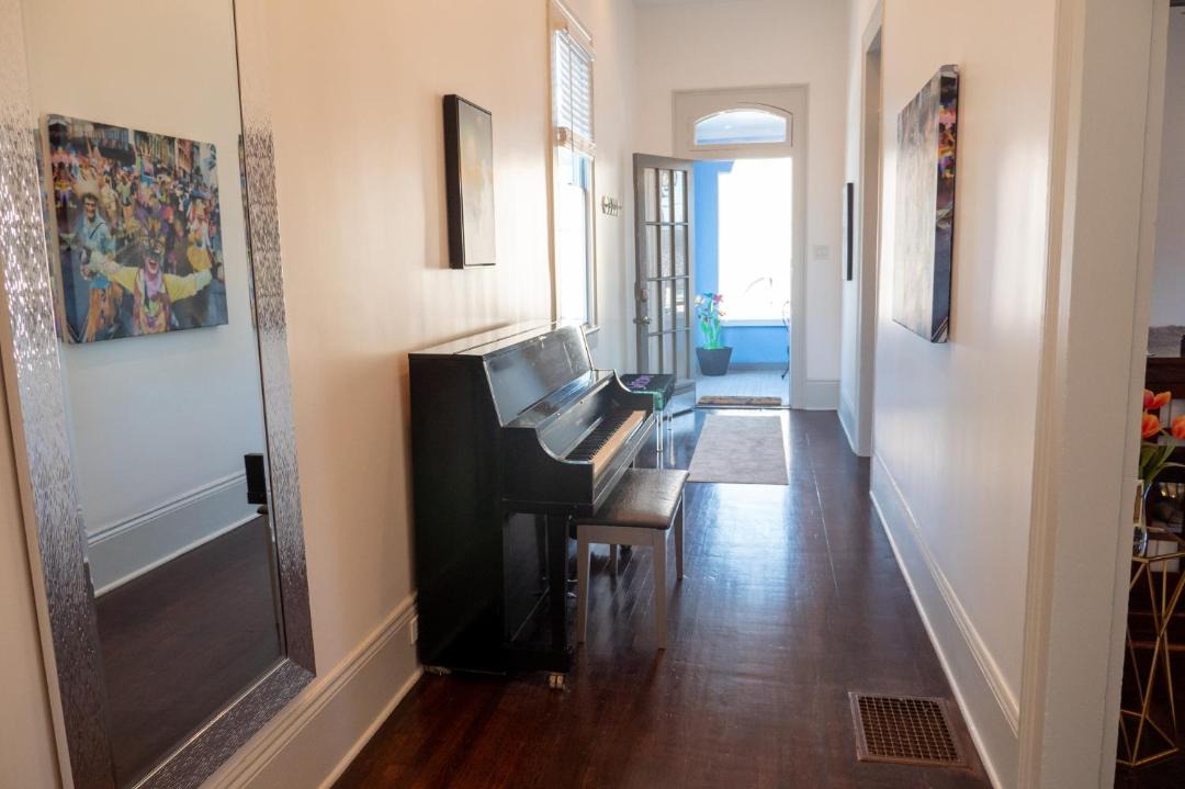 Photo of Livingroom in Algiers Point