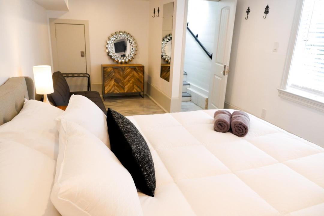 Photo of Bedroom in Algiers Point