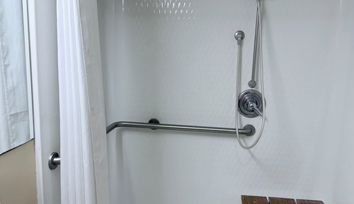 1 King Bed, Accessible, No Smoking