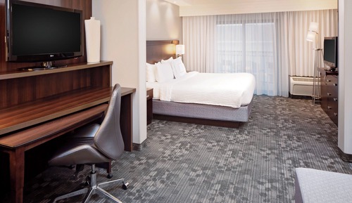 Suite, 1 King Bed with Sofa bed, Hearing Accessible (Accessible Bathtub)