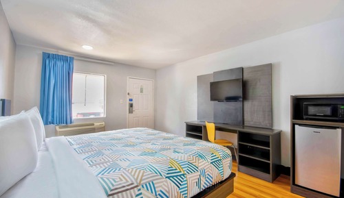 Standard Room, 1 King Bed, Non Smoking