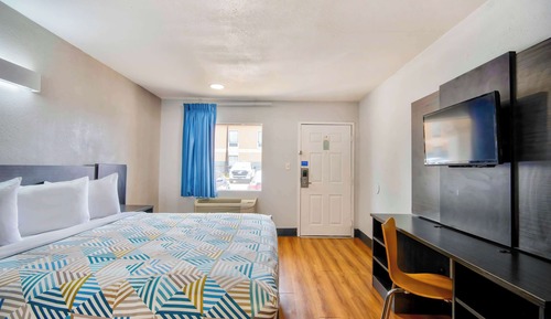 Standard Room, 1 King Bed, Smoking