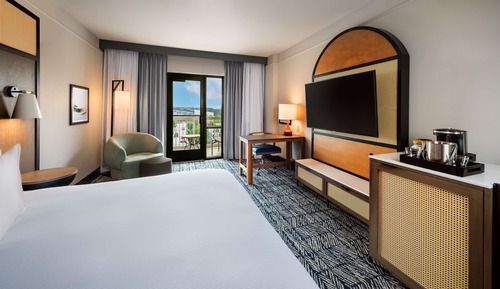 1 King Bed with Balcony
