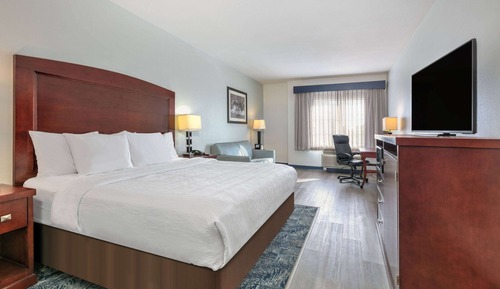 Executive Room, 1 King Bed, Accessible, Non Smoking (Mobility/Hearing Impaired Accessible)