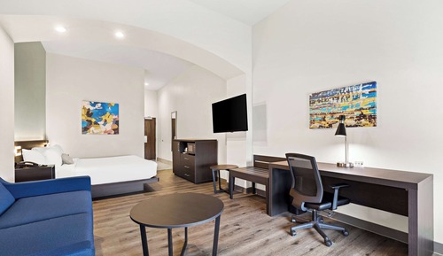 Suite, 1 King Bed, Accessible, Refrigerator & Microwave
