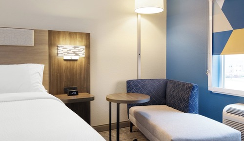 Suite, 1 King Bed, Accessible (Mobility Tub)