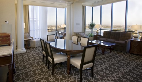 Luxury Suite (Parlor)