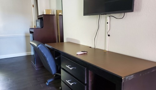 Deluxe Room, 1 King Bed, Non Smoking, Refrigerator & Microwave