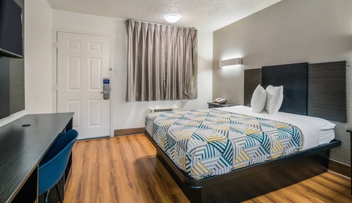 Standard Room, 1 Queen Bed, Non Smoking