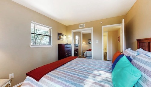 House, Multiple Beds, Balcony (Granite Peak Vista - Inks Lake)