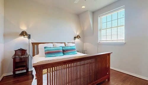 House, Multiple Beds (Spicewood Outback)