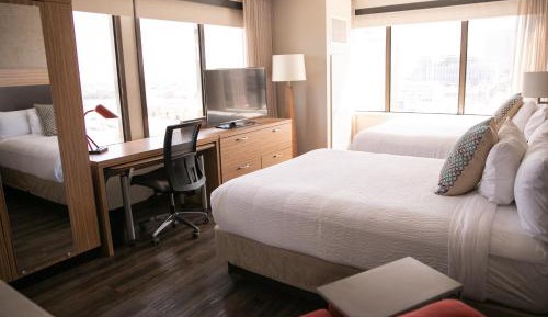 Junior Queen Studio Suite with Sofa Bed - Mobility Accessible with Tub
