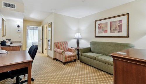 One-Bedroom King Suite with Sofa Bed - Non-Smoking