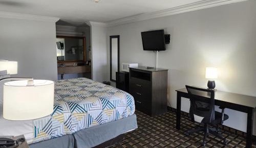 1 King Bed | Non-Smoking, Micfridge