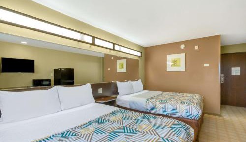 Queen Room with Two Queen Beds - Disability Access - Roll In Shower