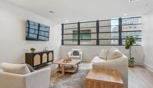 Three-Bedroom Deluxe Apartment