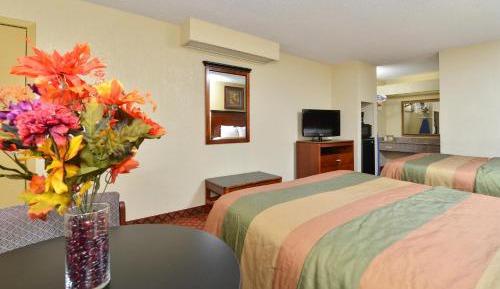 Queen Room with Two Queen Beds Non-Smoking