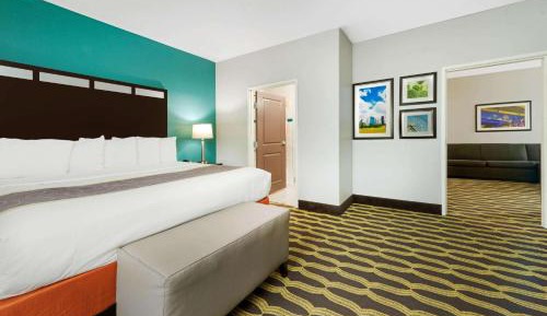 Two-Bedroom Suite with One King Bed and Two Queen Beds