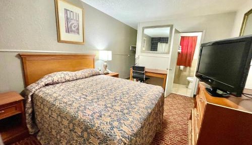 Standard Queen Room