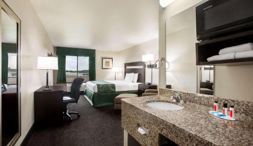 Queen Room - Non-Smoking