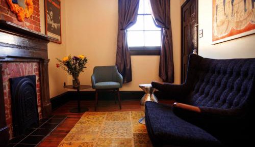 Deluxe Queen Suite