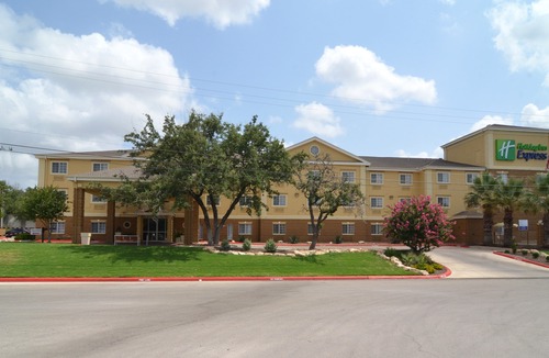 Hollywood Park Hotel | Holiday Inn Express Hotel & Suites San Antonio-Airport North, an Ihg Hotel