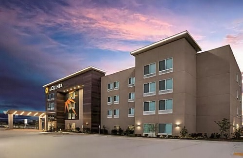 Lewisville Hotel | La Quinta Inn & Suites by Wyndham Lewisville