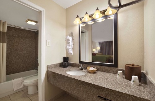 Harvey Hotel | Travelodge by Wyndham New Orleans West Harvey Hotel