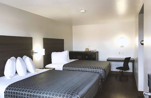 Arena District Hotel | Americas Best Value Inn & Suites San Antonio Arena District
