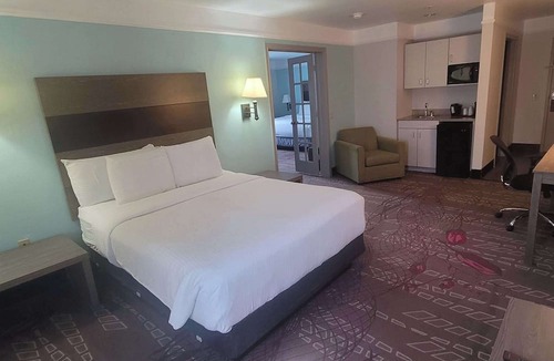 El Lago Hotel | Kemah Edgewater Hotel, SureStay Collection by Best Western