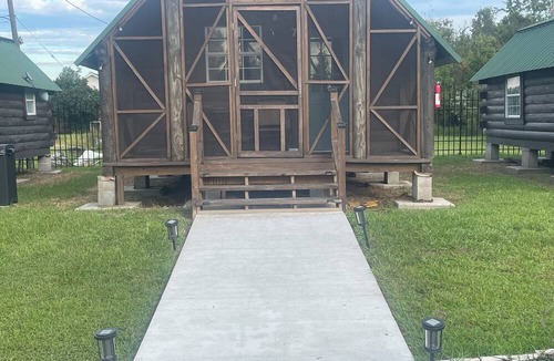 Crown Point Cabin | Cozy cabin with WiFi and AC in charming Marrero Cabin 7