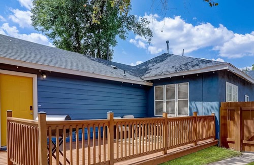 Eastside Promise Neighborhood House | The Retro Retreat - Close to Downtown Fort Sam