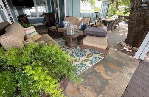 Bridgeport House | Vacay on the Lake-off of HWY 380