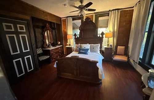 Downtown Historic House | Downtown Historic Getaway