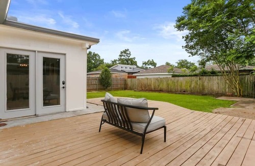 Kenner - Louis Armstrong International Airport Apartment | Free-standing Beauty w Covered Parking and Yard